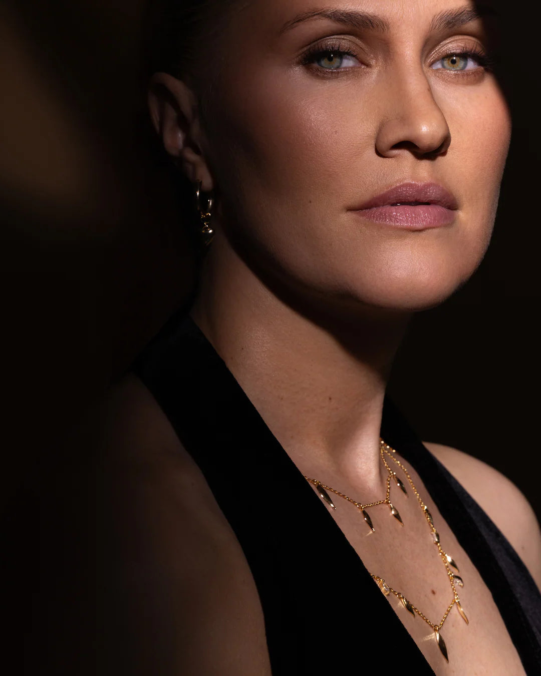 CAPE OF FEATHERS - Vera Design